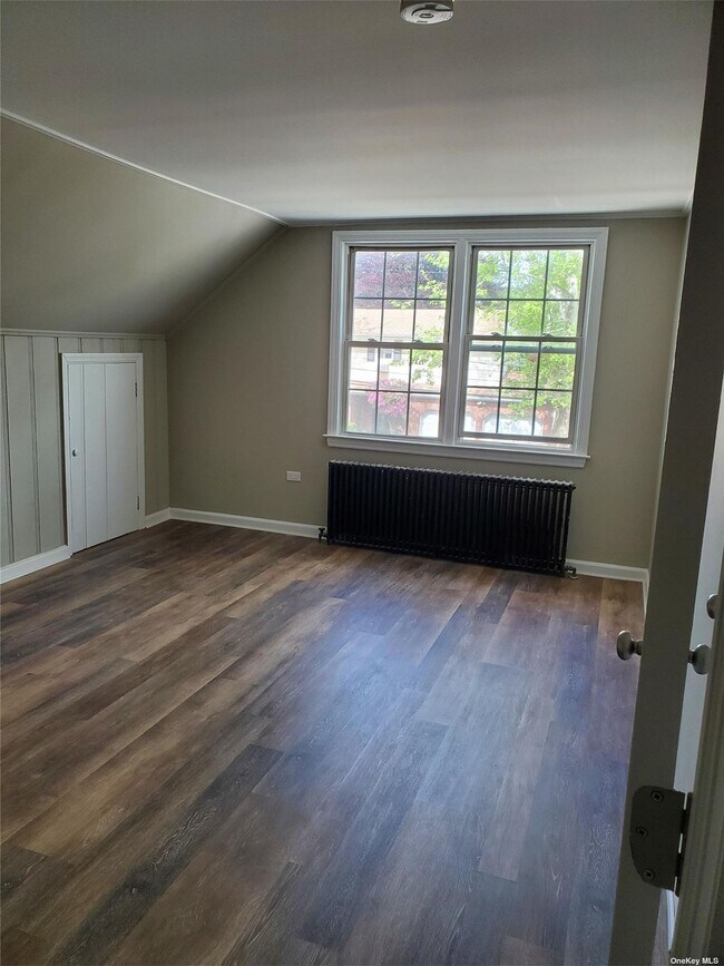 Building Photo - 37 Maplewood Rd