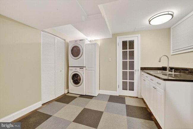 Building Photo - 4428 Butterworth Pl NW