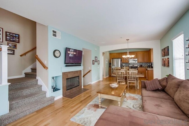 Building Photo - Beautiful 3 BD, 3.5 BA Detached Townhouse ...