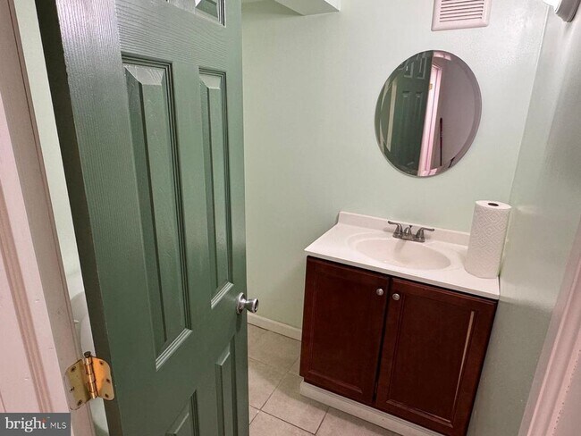 Building Photo - 251 Childs Ave