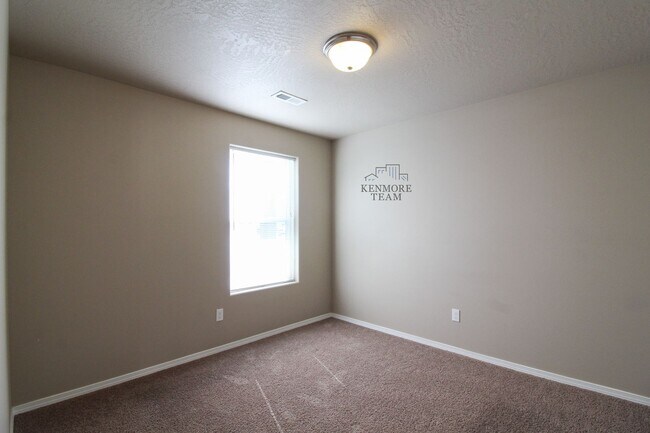 Building Photo - 6101 Turf Paradise Dr