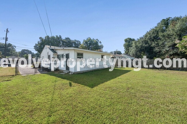 Building Photo - 995 Avon Rd