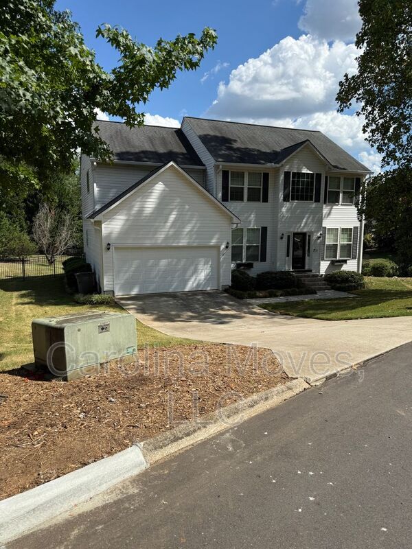 Building Photo - 2208 Howlong Ave