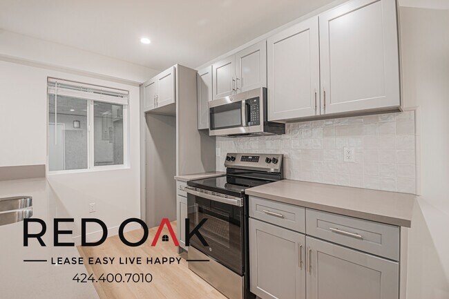 Building Photo - 6738 Independence Ave