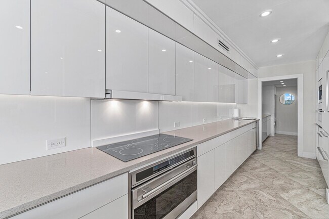 Building Photo - 2784 S Ocean Blvd