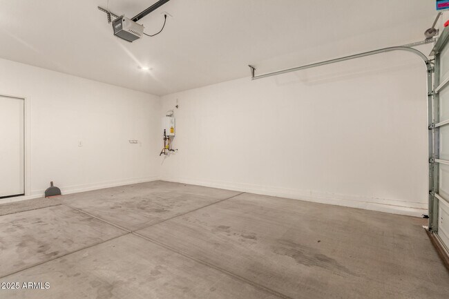 Building Photo - 3022 Hayden Rose Ave