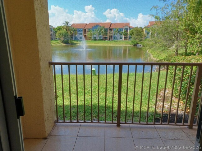 Building Photo - 706 Villa Cir