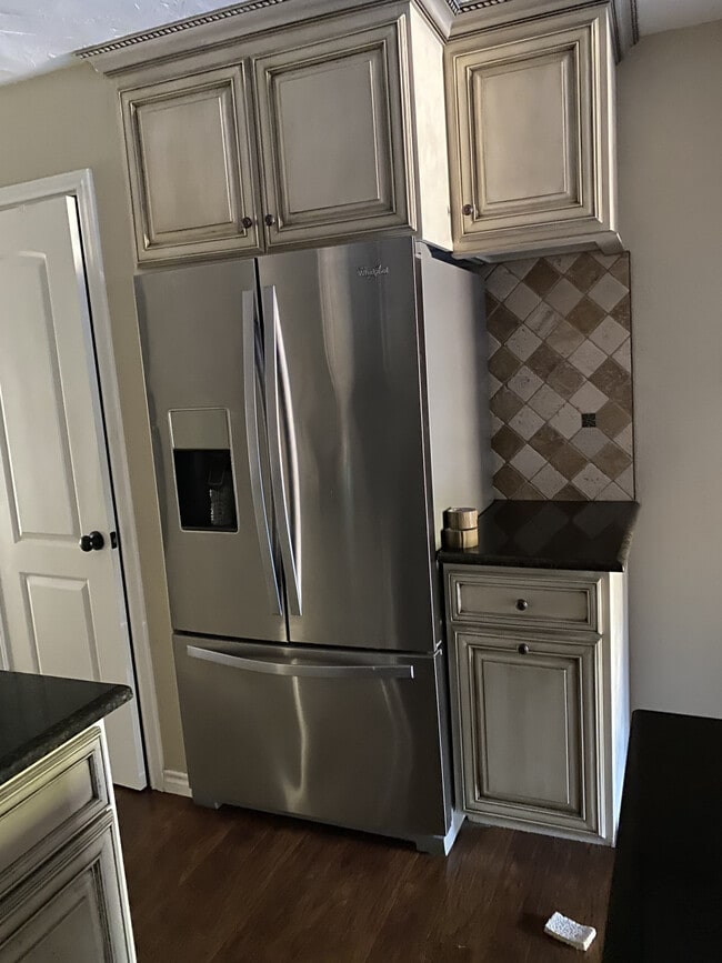 Building Photo - Shady Ridge Condo