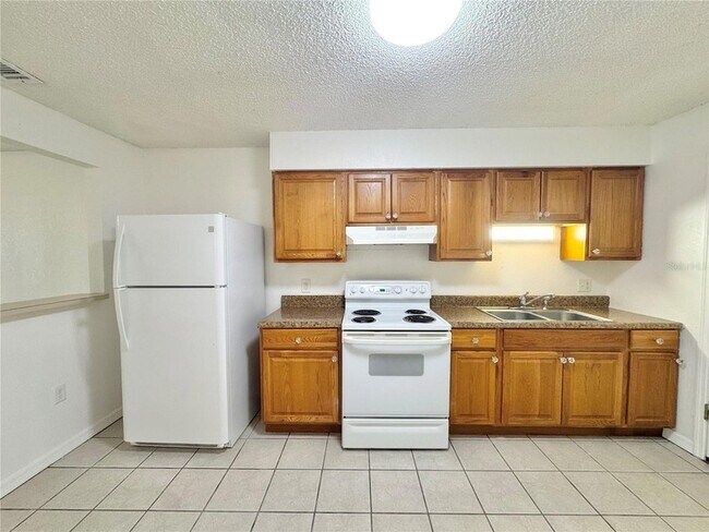 Building Photo - 2559 Elm Ave
