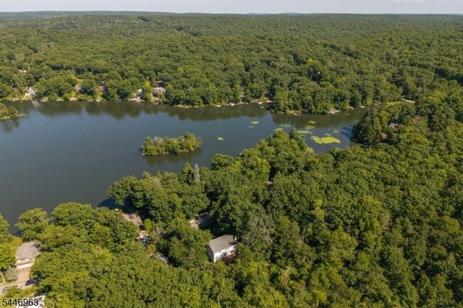 Building Photo - 2057 Lakeside Dr W