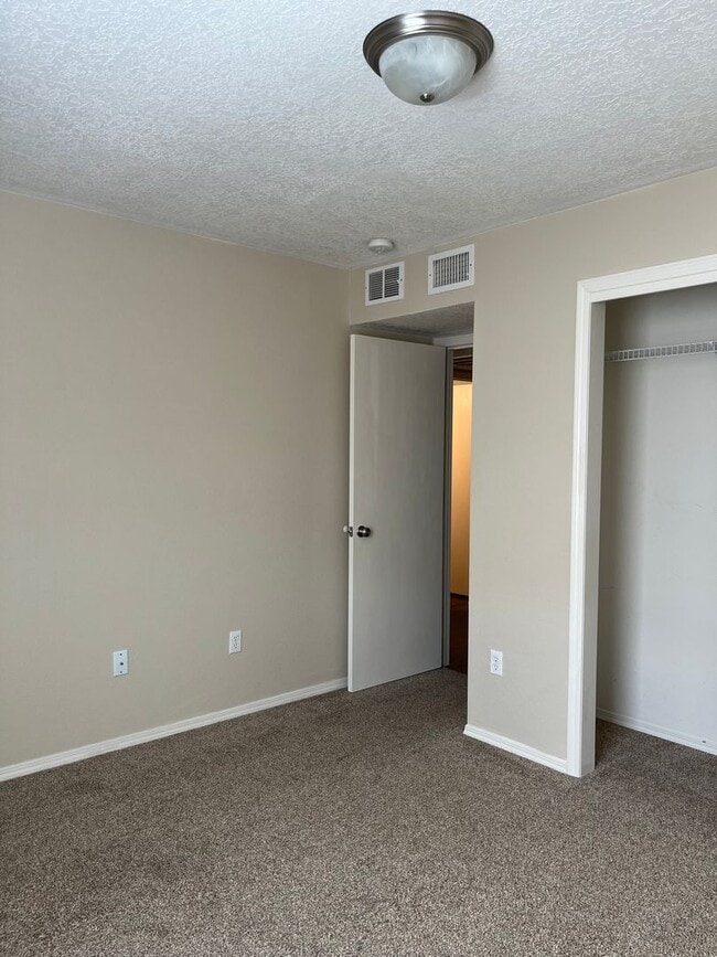 Building Photo - Fabulous 3 Bedroom Rental