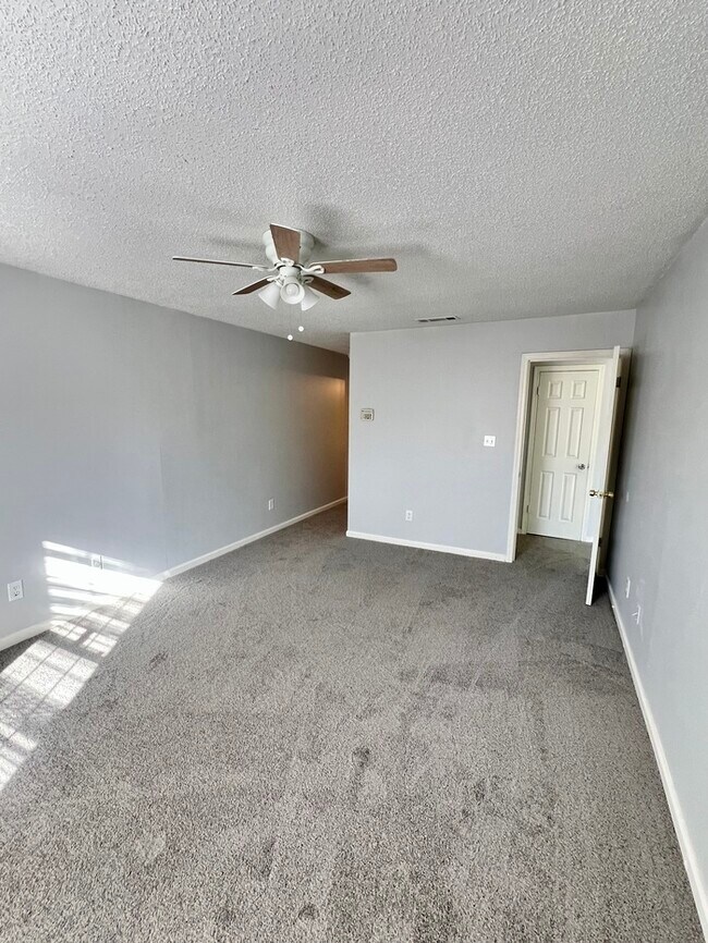 Building Photo - Newly Renovated Rental Home