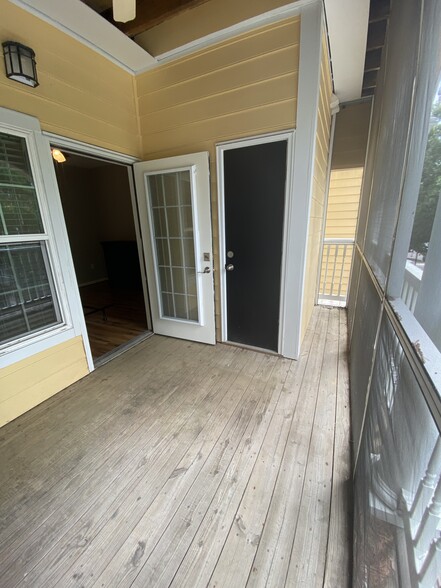 Screened porch - 1523 Telfair Way