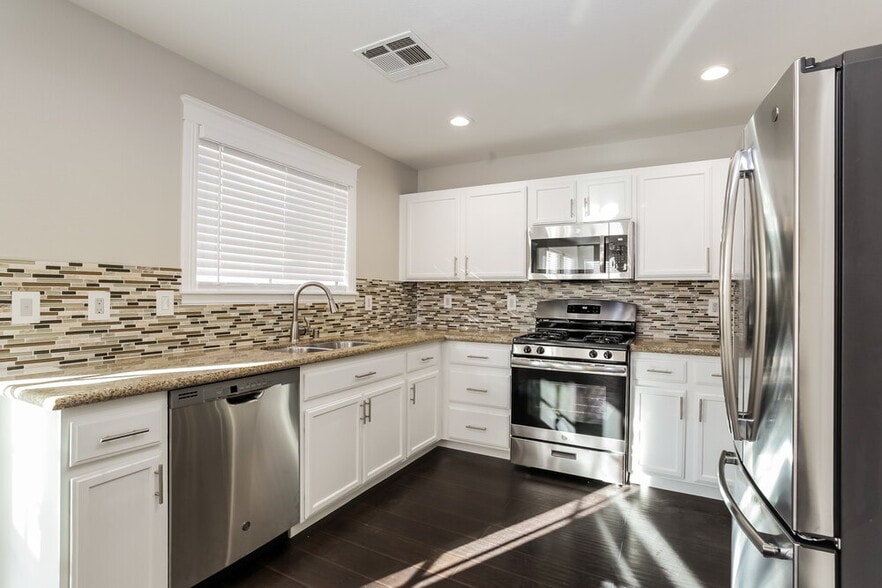 Building Photo - 9453 Grandview Spring Ave