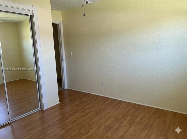 Building Photo - 633 NE 2nd St