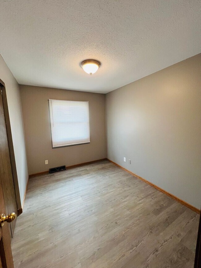 Building Photo - 3 Bedroom Home w/ Garage in Marion, IA