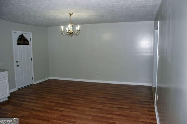 Building Photo - 6694 Young Ct