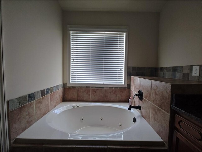 Building Photo - 1959 Appaloosa Mill Cir NE