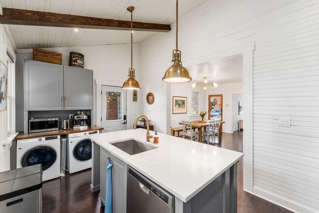 Building Photo - 745 Mohawk St