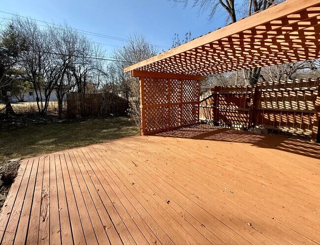 Building Photo - 2710 Pendleton Dr
