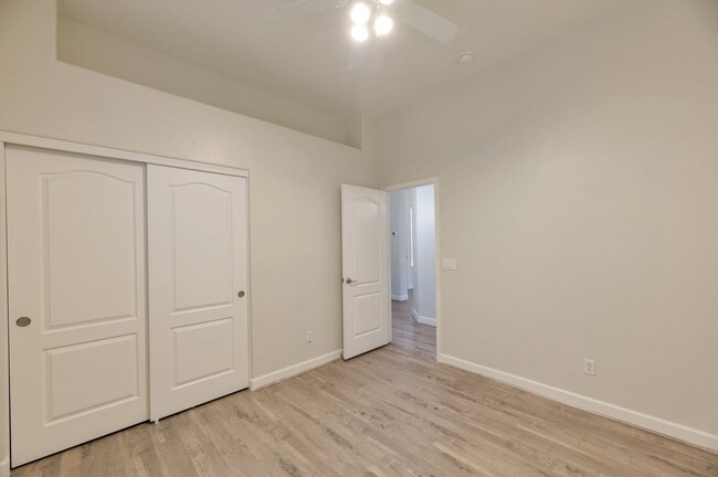 Building Photo - Stunning Renovated 3-Bedroom Home in Phoen...
