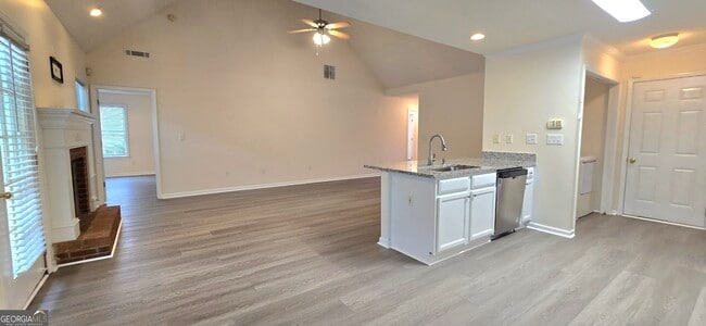 Building Photo - 2 Mill Ridge Pl