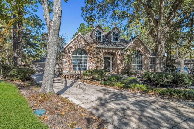 Building Photo - MOVE IN READY! Cream-of-the-crop location in the heart of the cul-de-sac!