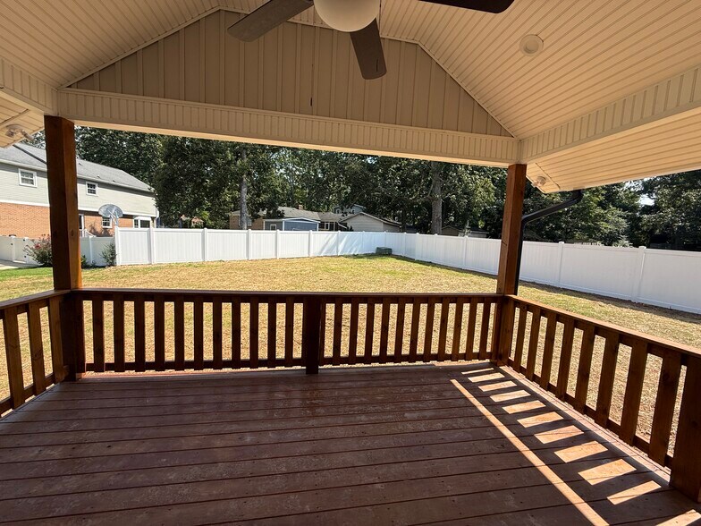 Building Photo - 725 Brookside Dr