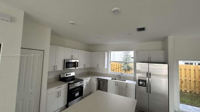 Building Photo - 1126 NW 2nd Ter