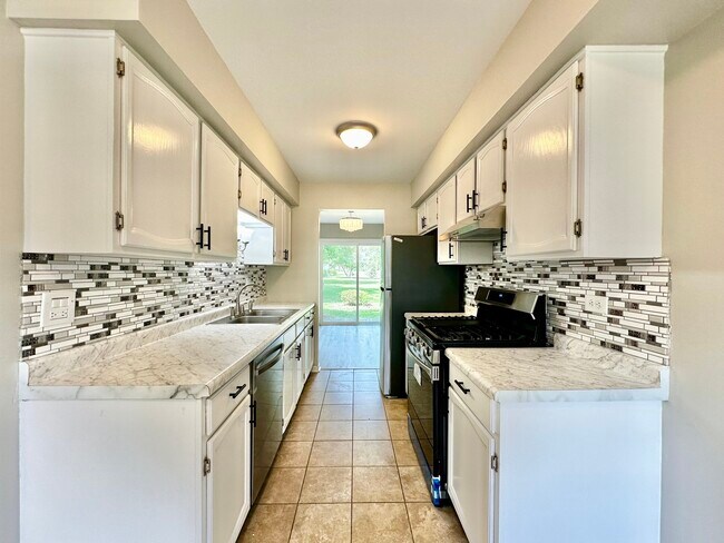 Building Photo - 1226 Clearview Ct