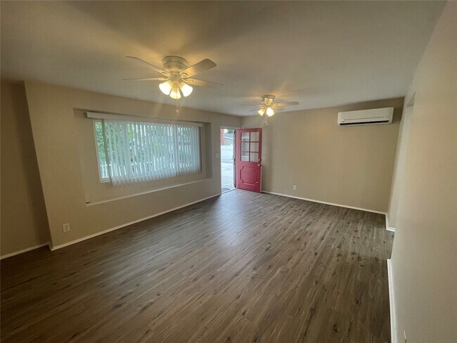 Building Photo - 355 S Aspan Ave