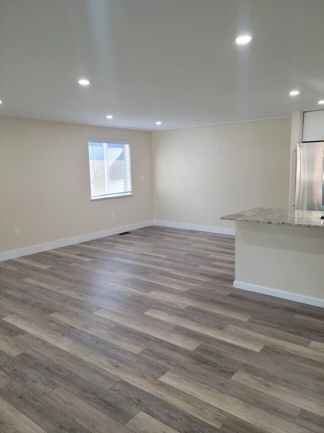 Building Photo - 8471 Circle Dr