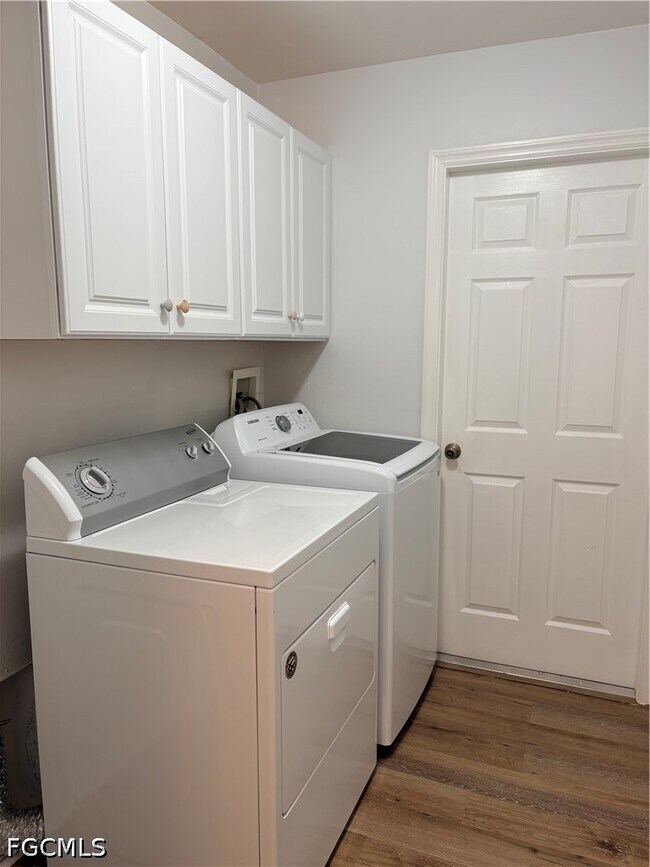 Building Photo - 3710 SW 13th Ave