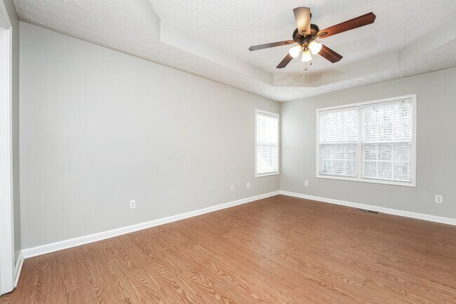 Building Photo - 335 Shadowbrooke Cir SW