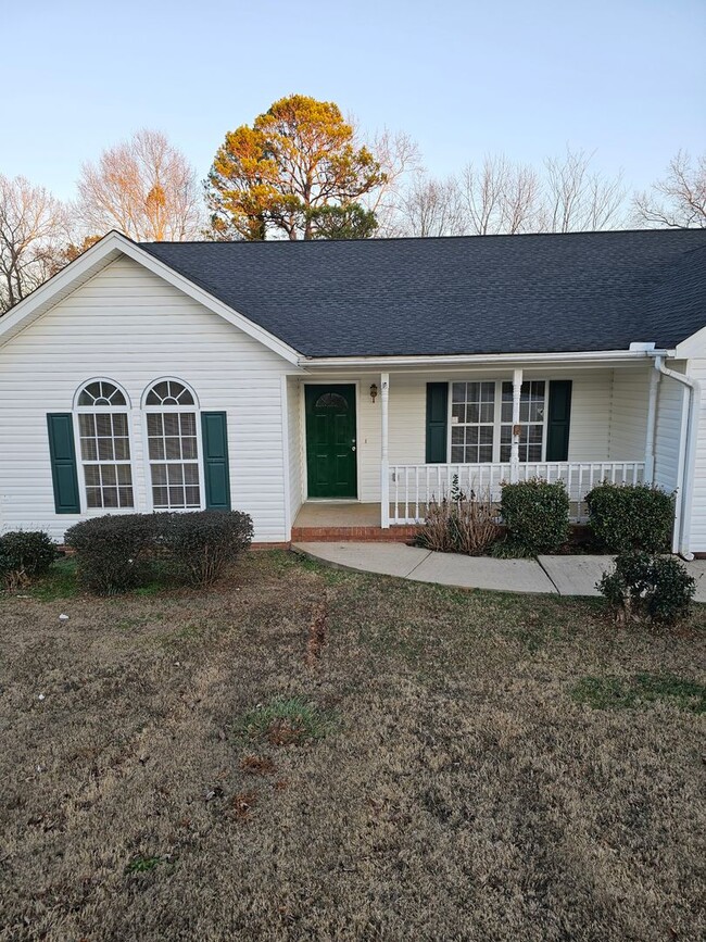 Building Photo - Amazing open floor plan in Greer, all one ...