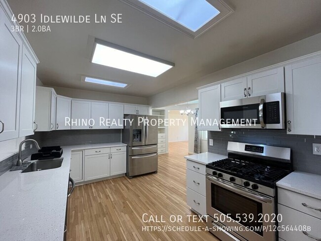 Building Photo - Spacious 2 Bedroom 3 Bathroom Home In ABQ!