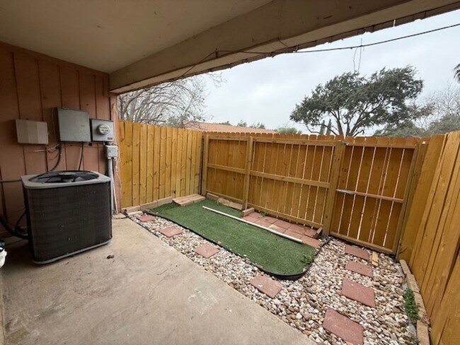 Building Photo - 110 Merlin Rd