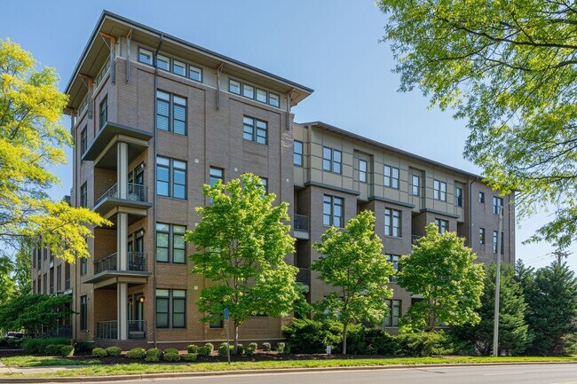Primary Photo - Stunning 3BR/2.5BA Condo in Prime Belmont/...