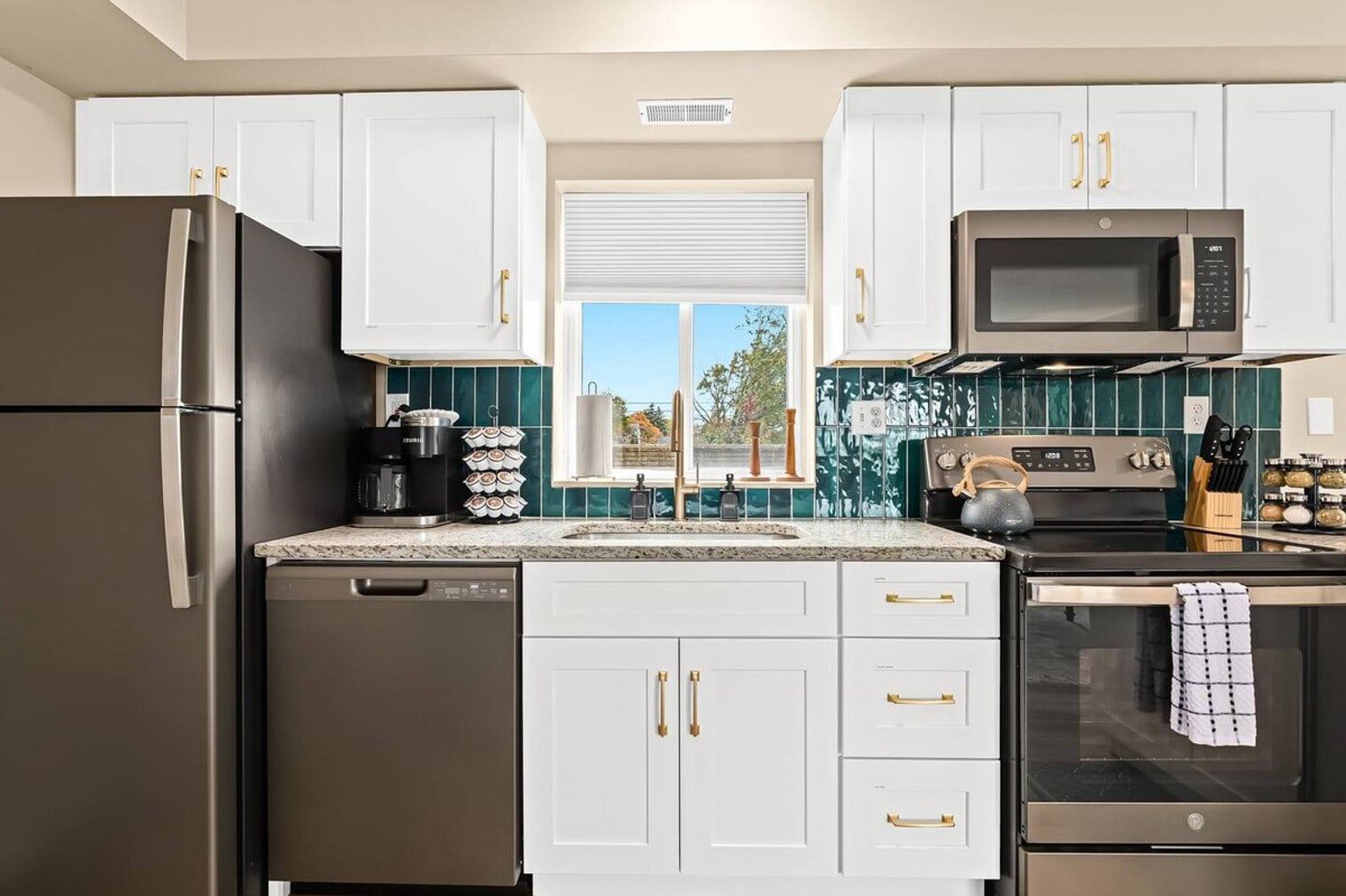 Building Photo - 27850 Gratiot Ave