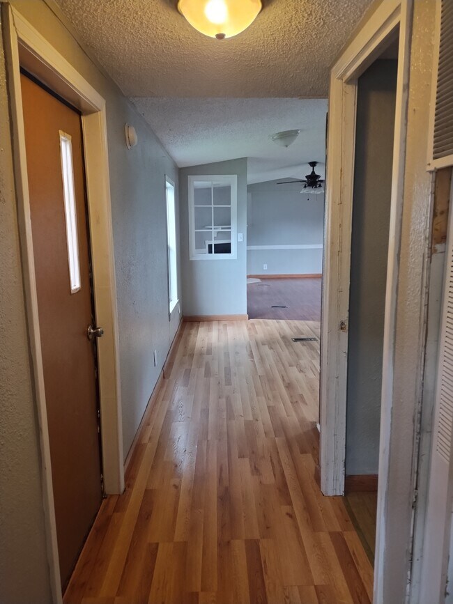 Building Photo - 354 Golden Dale Dr