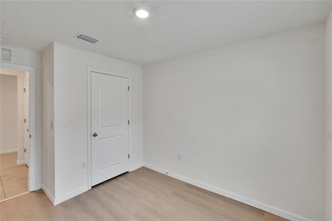 Building Photo - 10392 Sheffield Rd