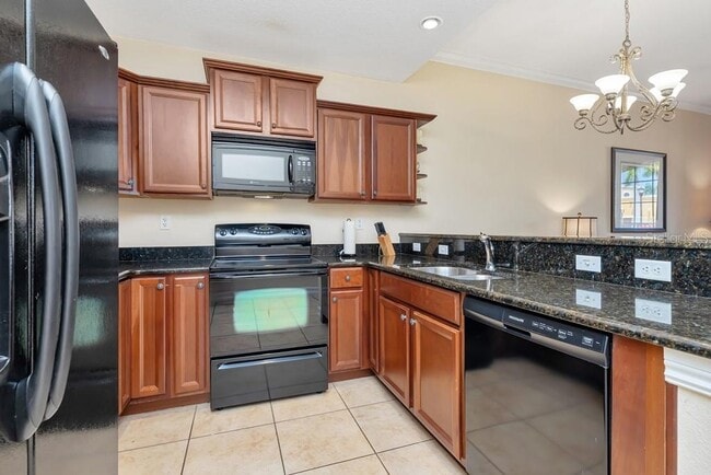 Building Photo - 13941 Clubhouse Dr