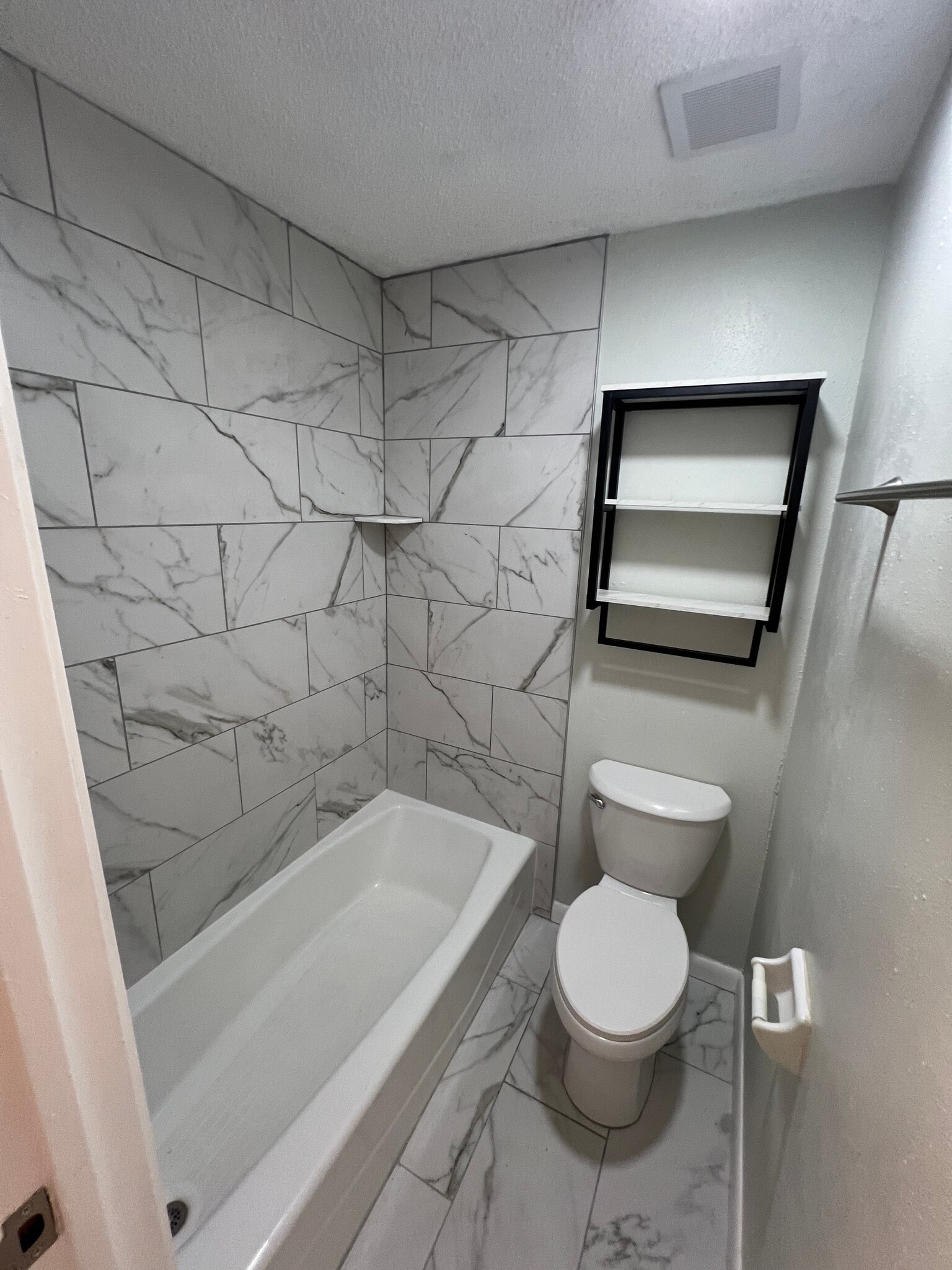 Building Photo - 1 Bed/1 Bath - Unit 230