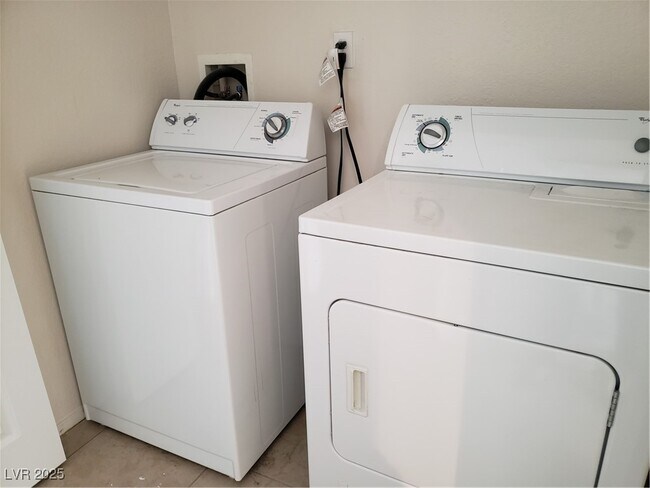 Building Photo - 5016 S Rainbow Blvd