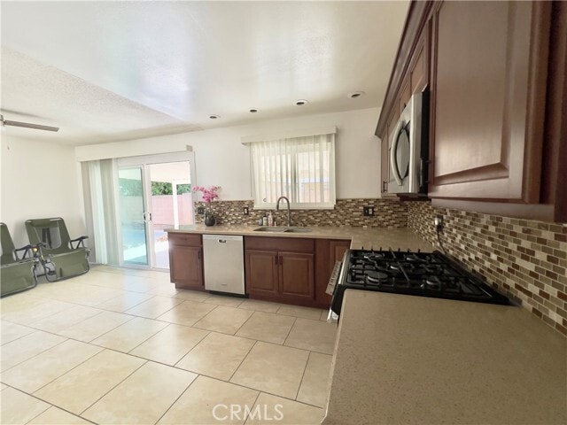 Building Photo - 1521 W Westmont Ave