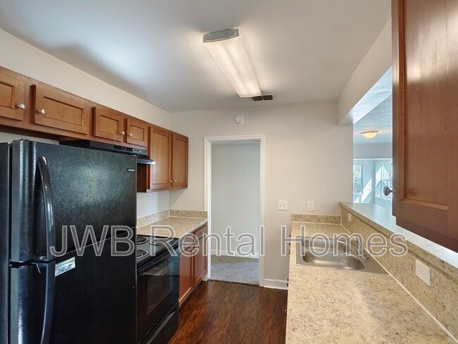 Building Photo - 616 E 61st St