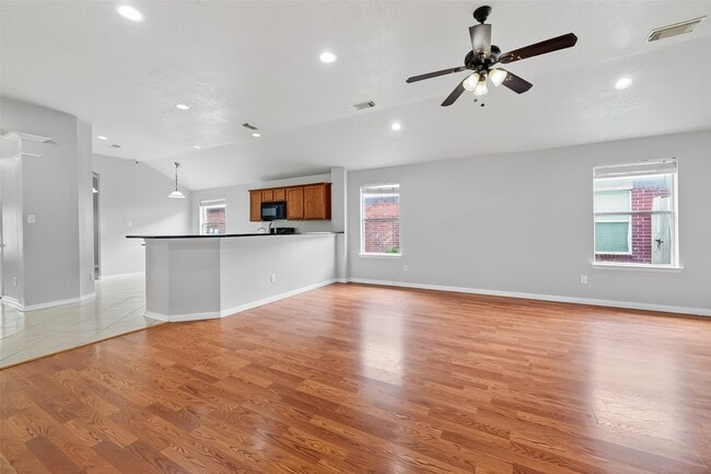 Building Photo - 5623 Brookhollow Oaks Trail