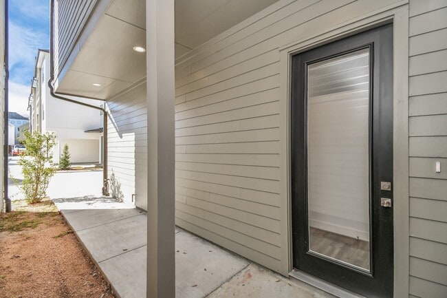 Building Photo - 9020 Laverne Laurel Ln