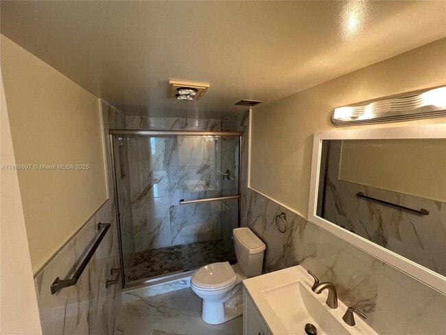 Building Photo - 919 Hillcrest Dr