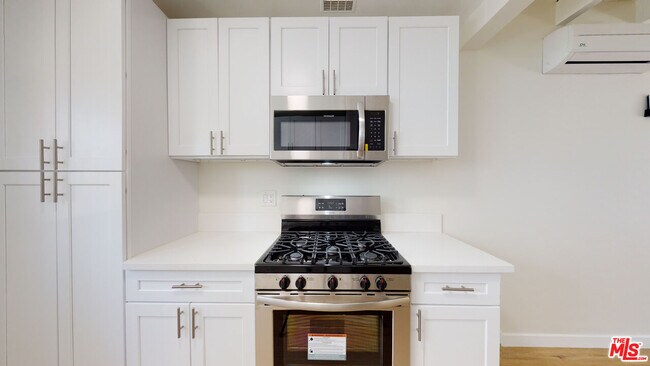 Building Photo - 8903 Harratt St